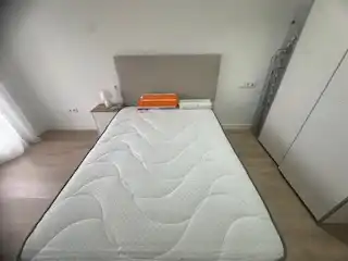 Dormitori de Apartament de lloguer en León Capital  amb Calefacció, Parquet i Terrassa