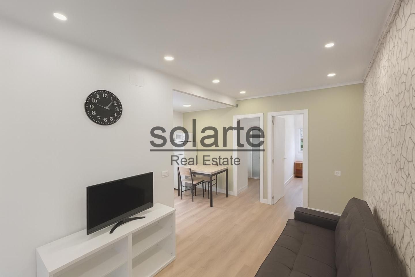 Living room of Flat for sale in L'Hospitalet de Llobregat  with Parquet flooring and Balcony