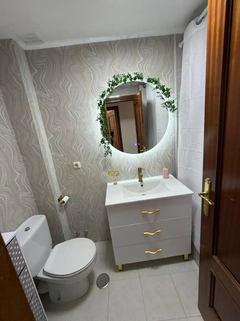 Baño de Casa o chalet en venta en Navamorcuende con Calefacción, Terraza y Amueblado
