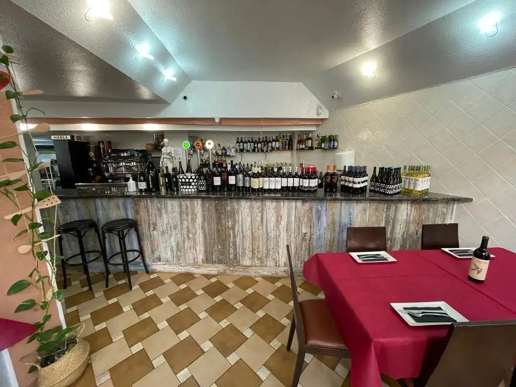 Business premises for sale in Casco Antiguo, imagen 3