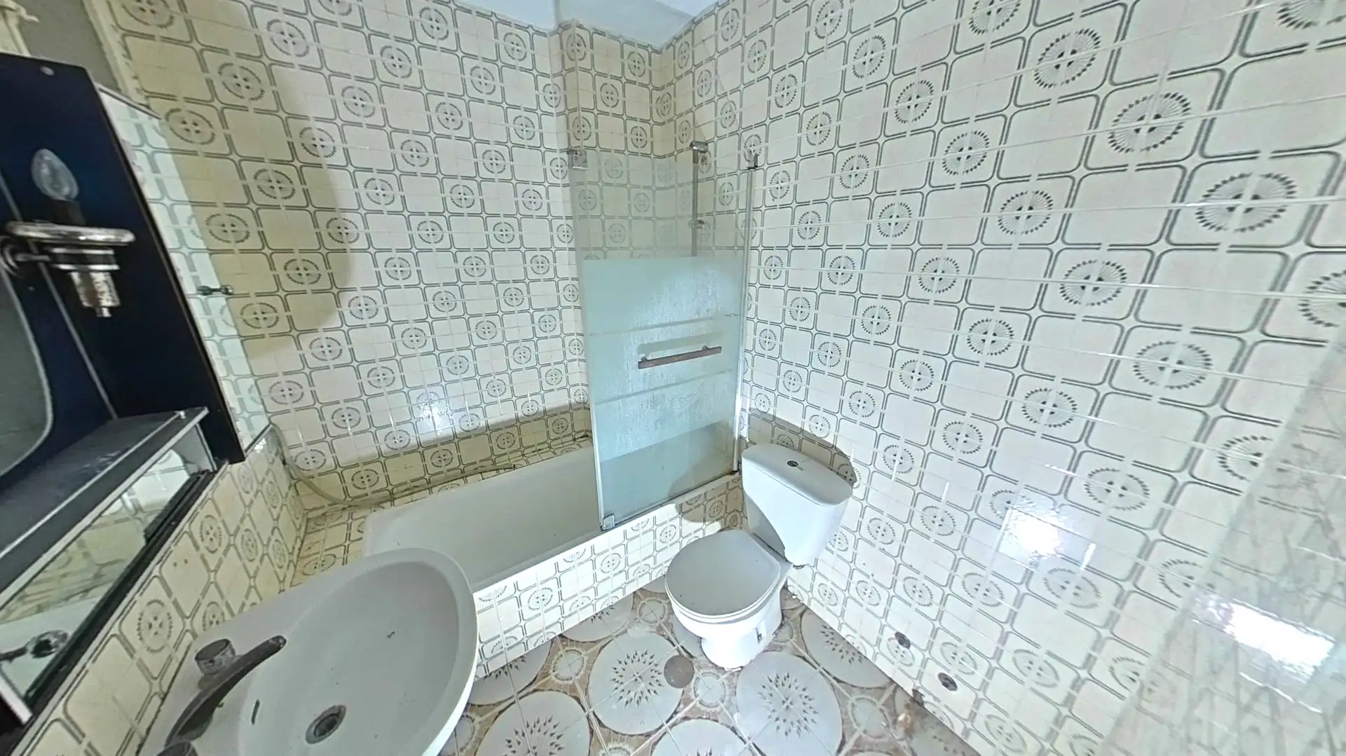 Baño de Piso en venta en Sevilla con Aire acondicionado