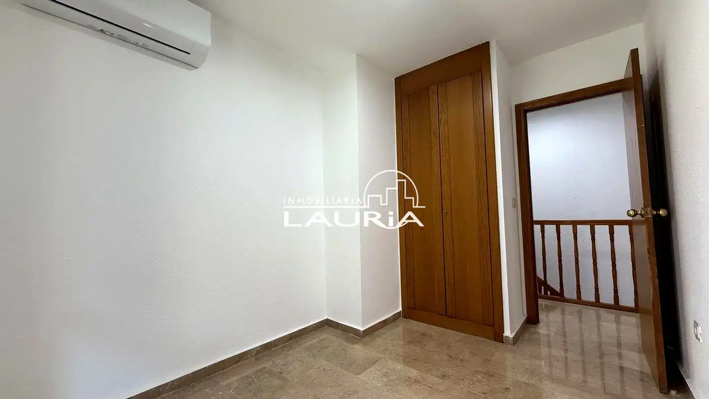 Maisonette zur Miete in Avinguda de l'Institut Obrer de València, Ciutat de les Ciències i de les Arts - Justicia