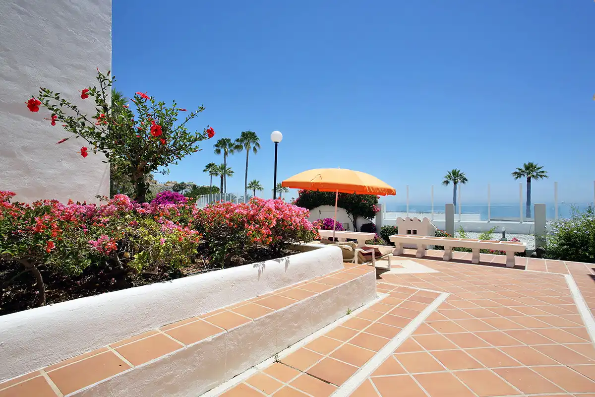 Terrasse von Erdgeschoss zur Miete in Marbella mit Klimaanlage, Terrasse und Schwimmbad