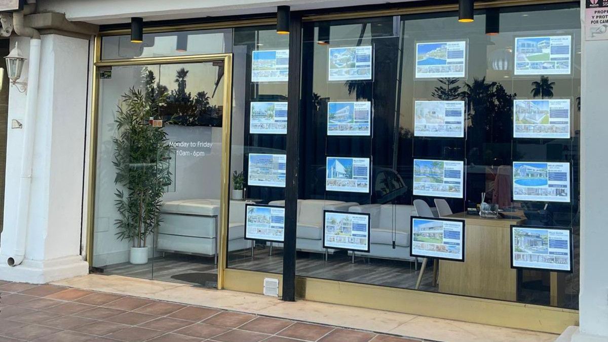 Vista exterior de Oficina de alquiler en Estepona con Aire acondicionado y Amueblado