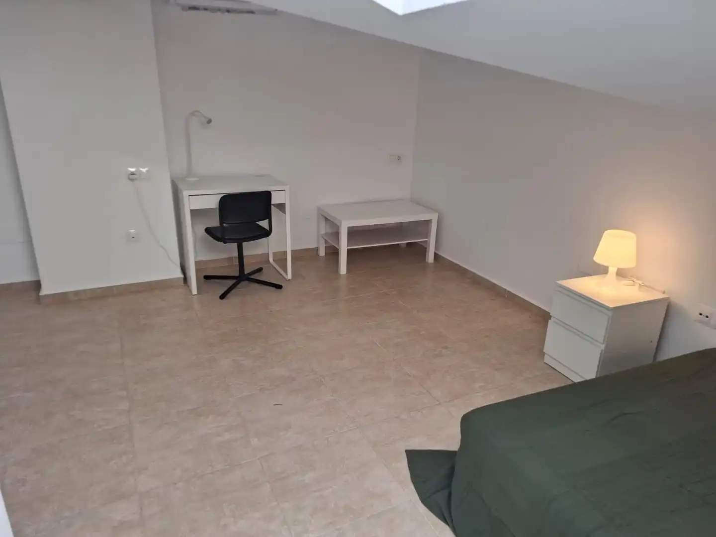 Dormitori de Dúplex de lloguer en Málaga amb Aire condicionat i Moblat