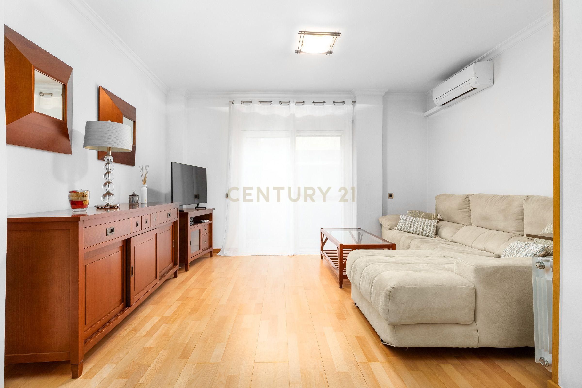 Sala de estar de Dúplex en venta en Pallejà con Aire acondicionado