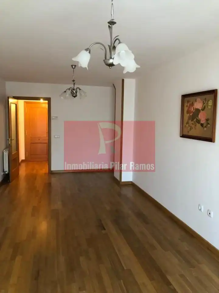 Sala de estar de Piso en venta en Carrizo con Calefacción, Parquet y Trastero