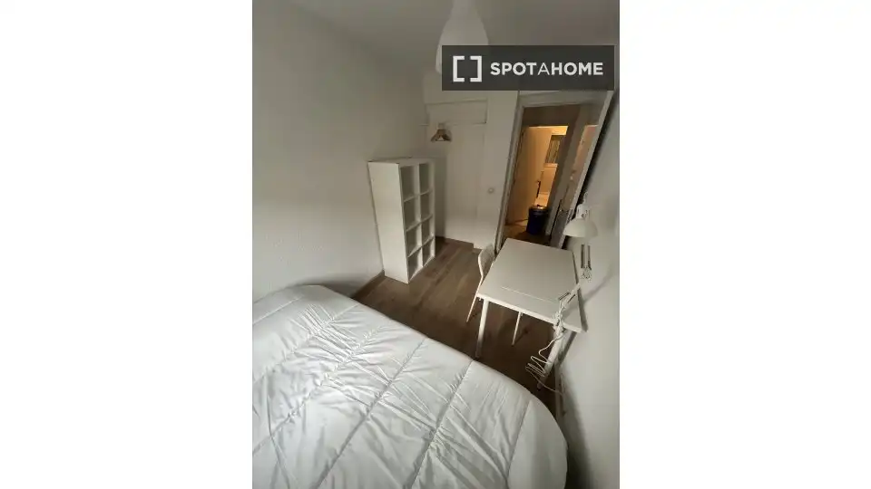 Bedroom of Flat for share in Madrid  with Air Conditioner, Heating and Terrace