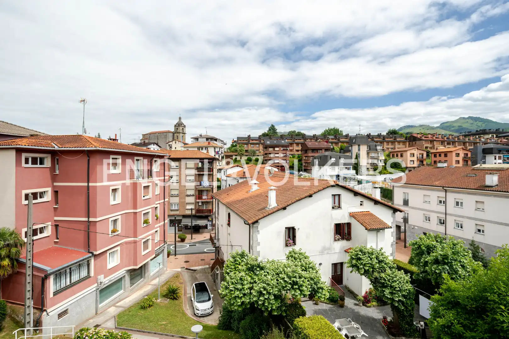Vista exterior de Dúplex en venda en Urnieta amb Calefacció, Terrassa i Traster