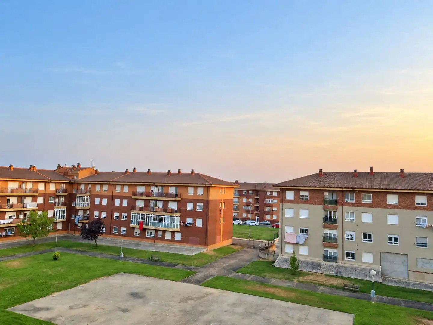 Vista exterior de Pis de lloguer en Villaquilambre amb Terrassa i Balcó