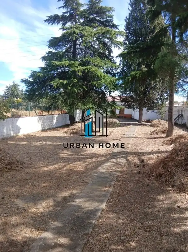 Casa o xalet en venda en León Capital  amb Calefacció i Jardí privat