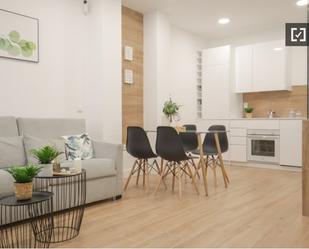 Living room of Flat to rent in  Madrid Capital  with Air Conditioner, Heating and Furnished