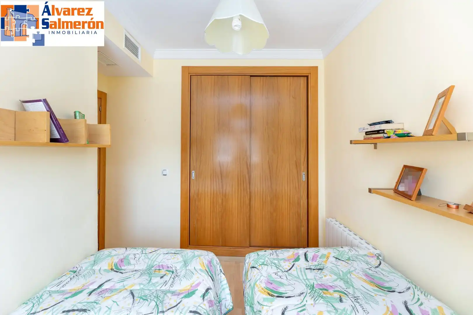 Casa adosada en venta en Calle SALA DOS HERMANAS, Crta. De la Sierra