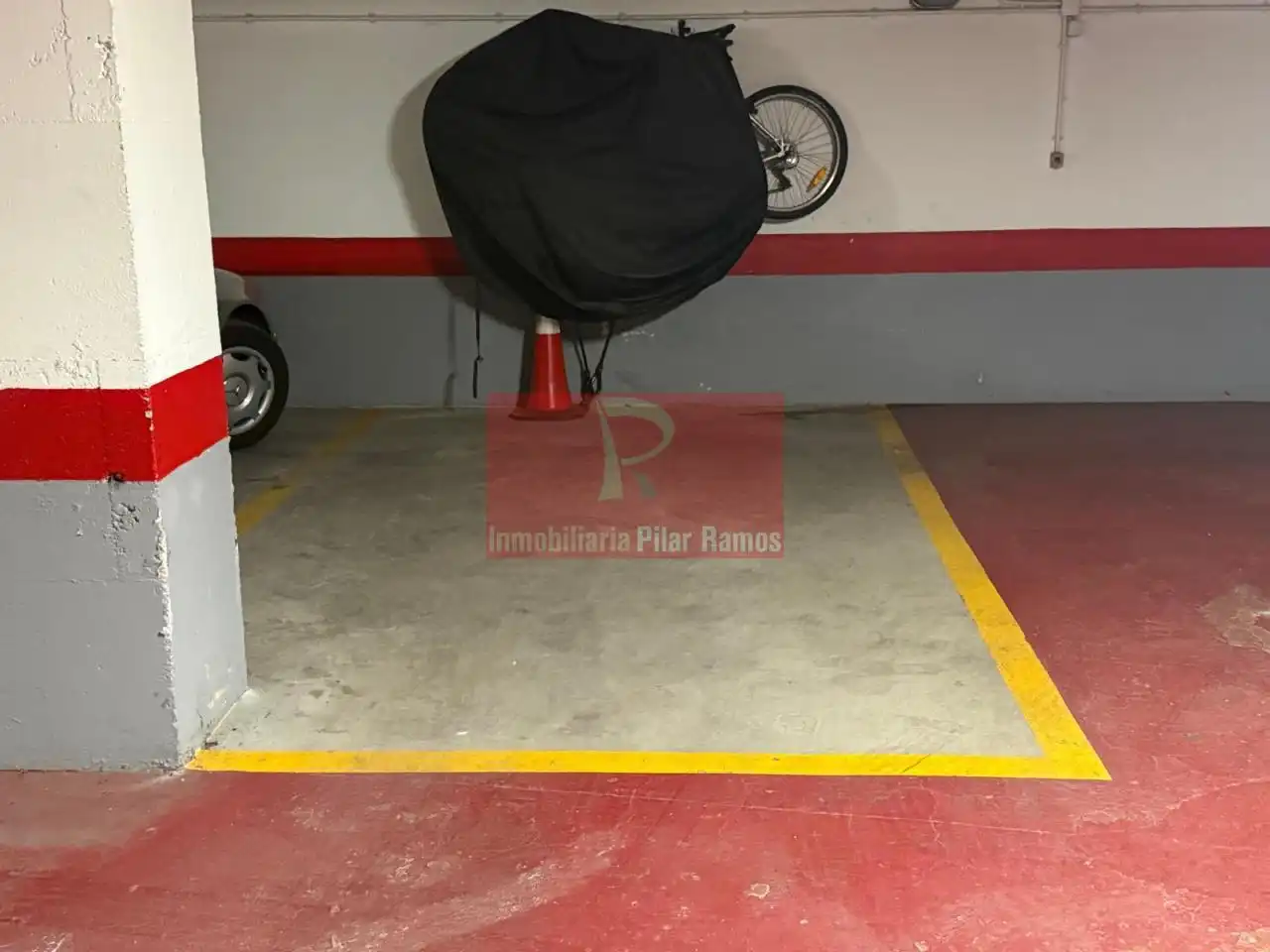 Parkplatz von Wohnung zur Miete in León Capital  mit Heizung, Parkett und Möbliert