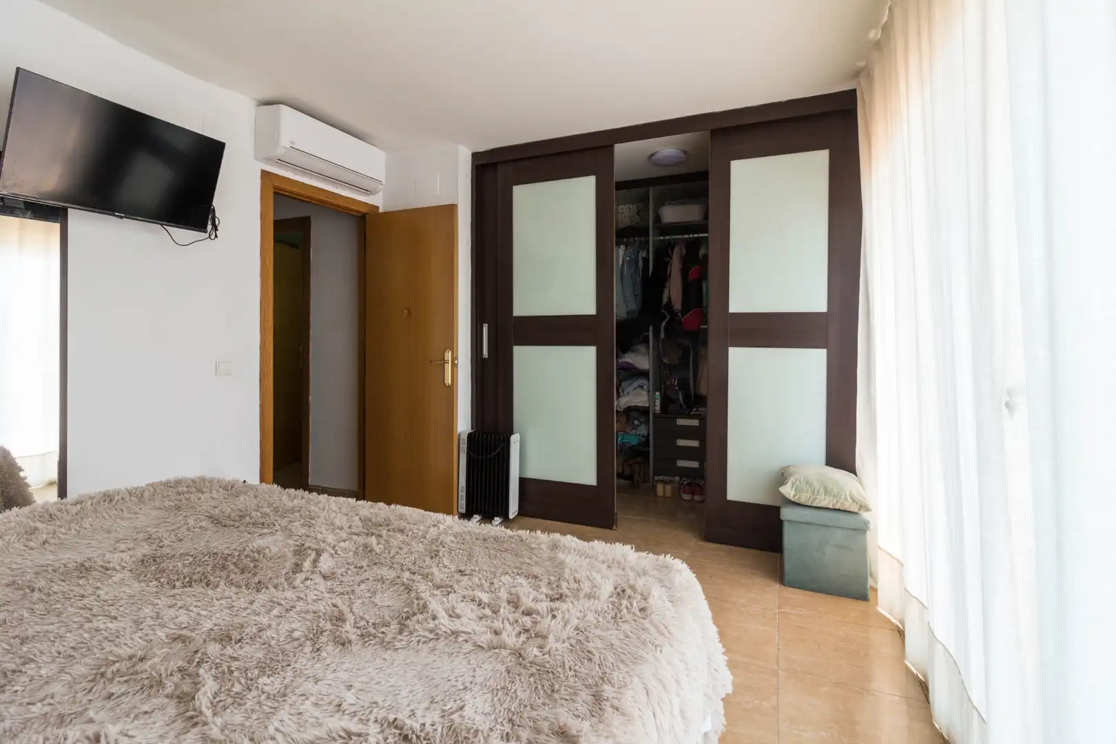 Dormitori de Casa adosada en venda en Mont-roig del Camp amb Aire condicionat, Calefacció i Jardí privat