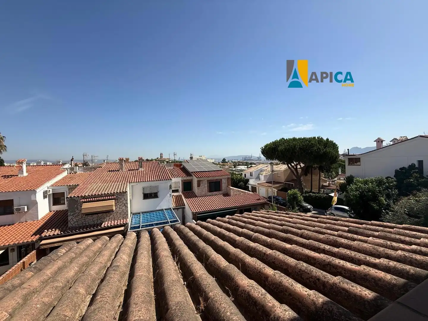 Vista exterior de Casa adosada en venda en Algeciras amb Terrassa