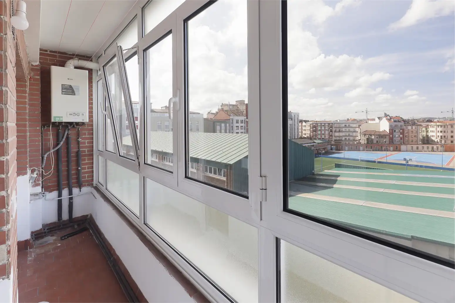 Vista exterior de Pis en venda en Gijón  amb Calefacció, Parquet i Terrassa
