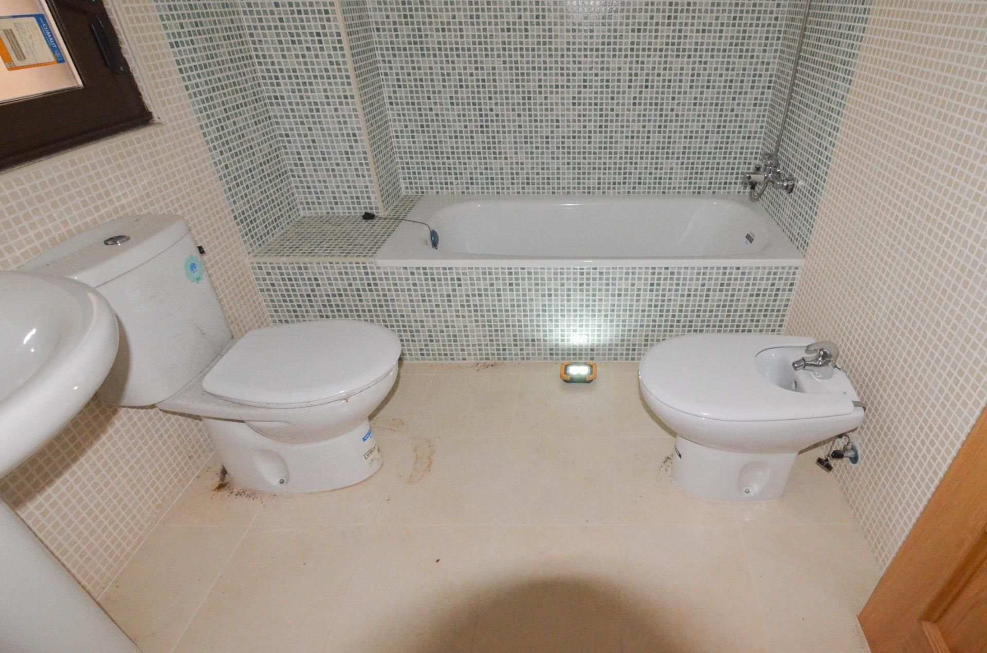 Bathroom of Flat for sale in La Fuente de San Esteban   with Heating, Storage room and Balcony