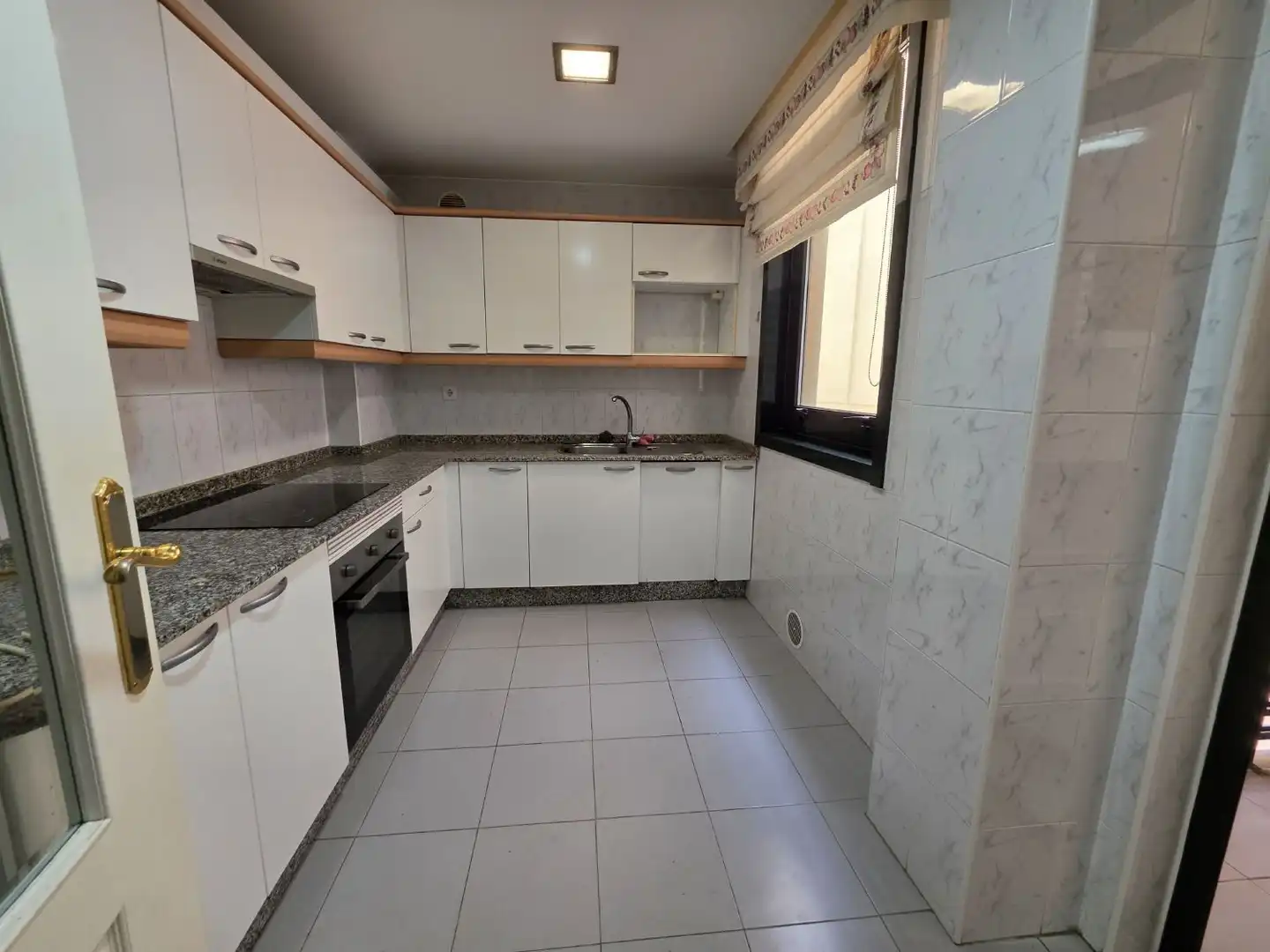 Cocina de Piso de alquiler en A Coruña Capital  con Calefacción