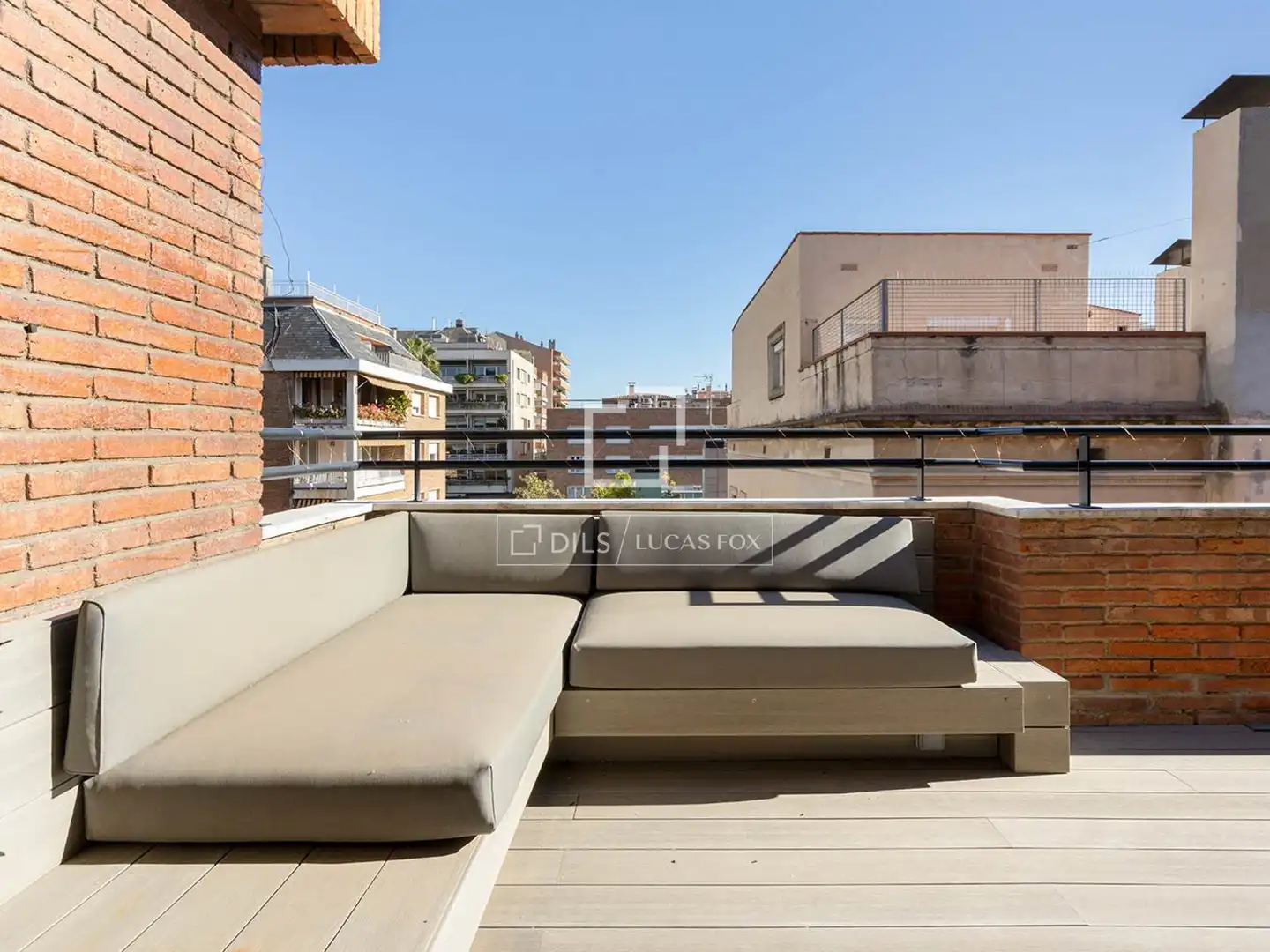 Terrasse von Wohnung zum Verkauf in Barcelona mit Klimaanlage und Terrasse