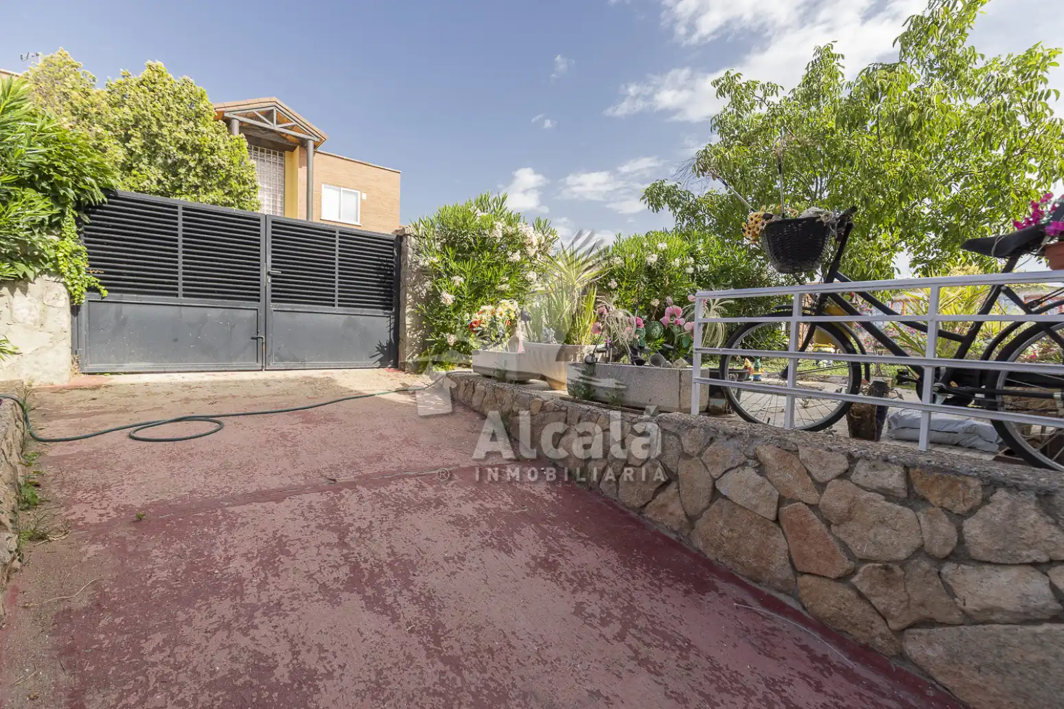 Exterior view of Houses for sale in Camarma de Esteruelas  with Air Conditioner, Heating and Private garden