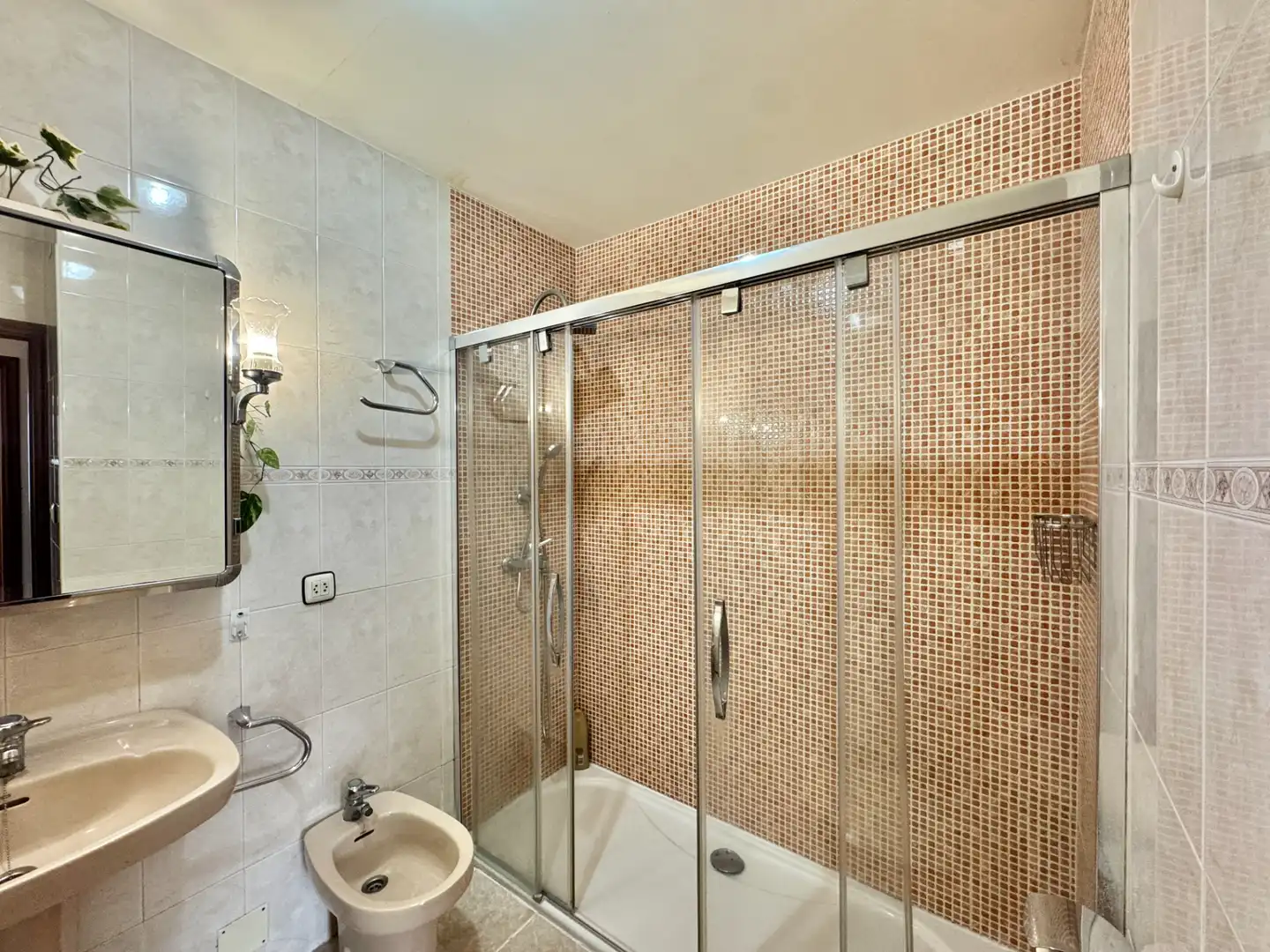 Bathroom of Houses for sale in Arteixo  with Heating, Private garden and Parquet flooring