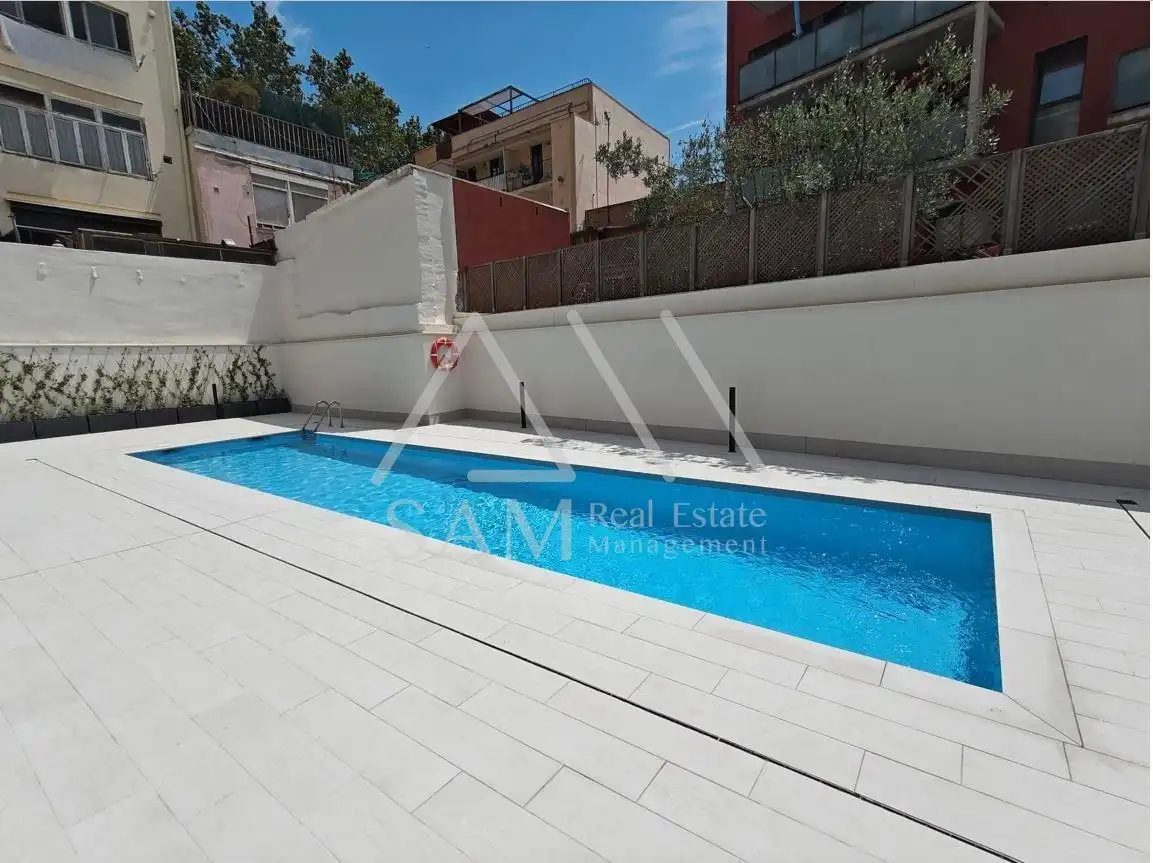 Piscina de Piso en venta en Barcelona con Calefacción, Terraza y Balcón
