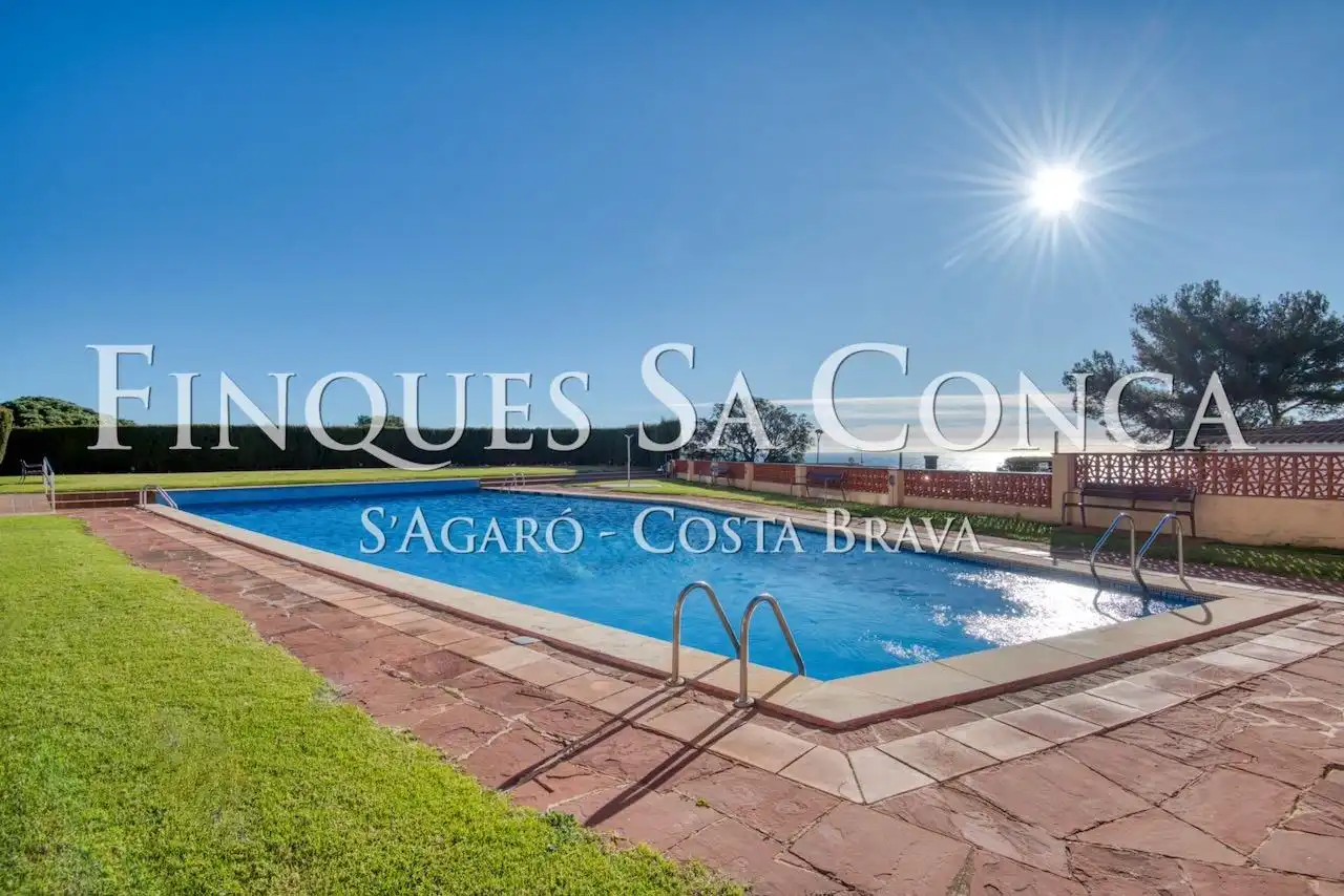 Schwimmbecken von Wohnungen zum Verkauf in Sant Feliu de Guíxols mit Klimaanlage, Heizung und Terrasse