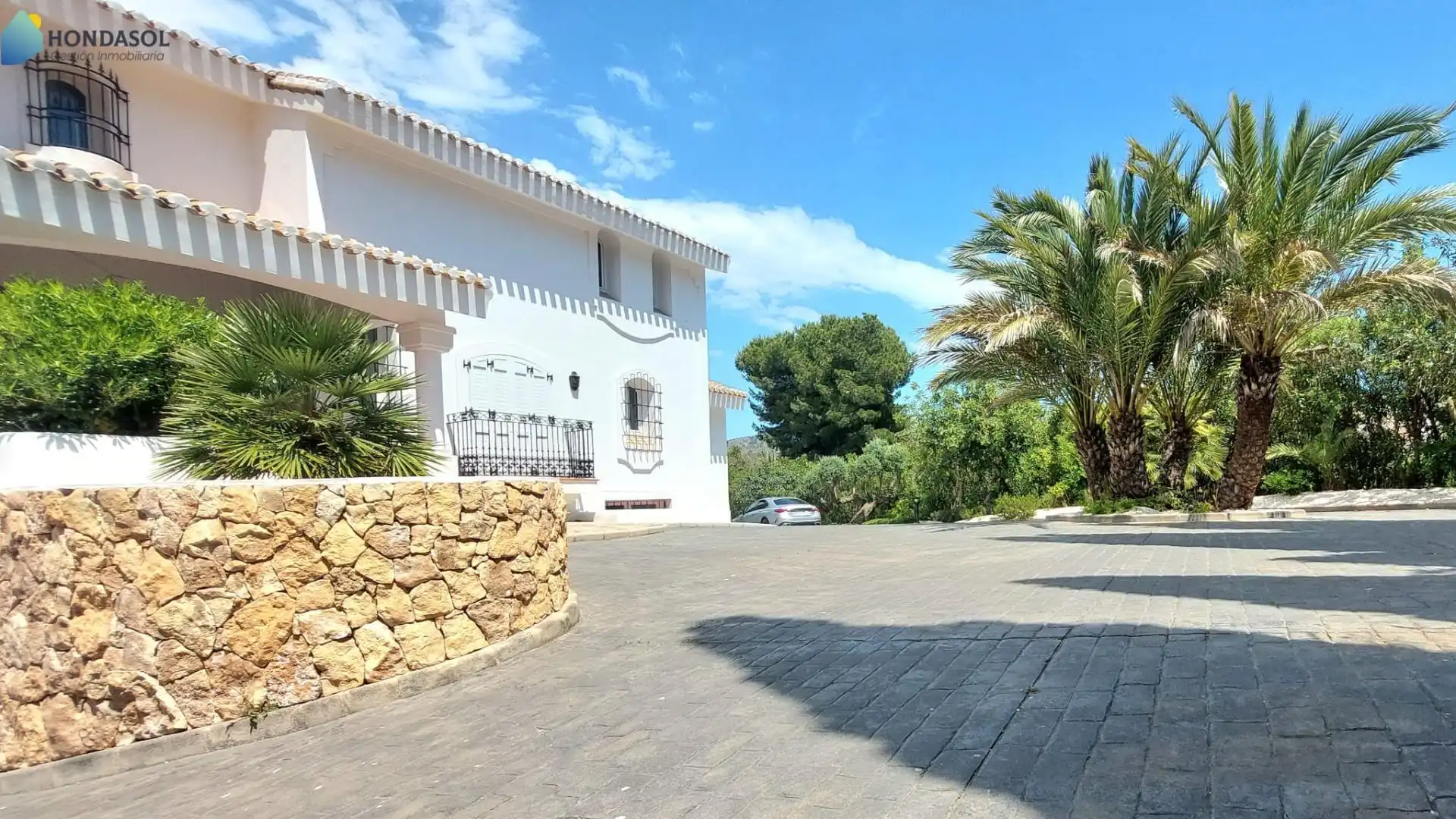 Vista exterior de Casa o xalet en venda en Cartagena amb Aire condicionat, Jardí privat i Terrassa