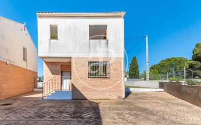 Vista exterior de Casa o xalet en venda en Turís amb Jardí privat i Terrassa