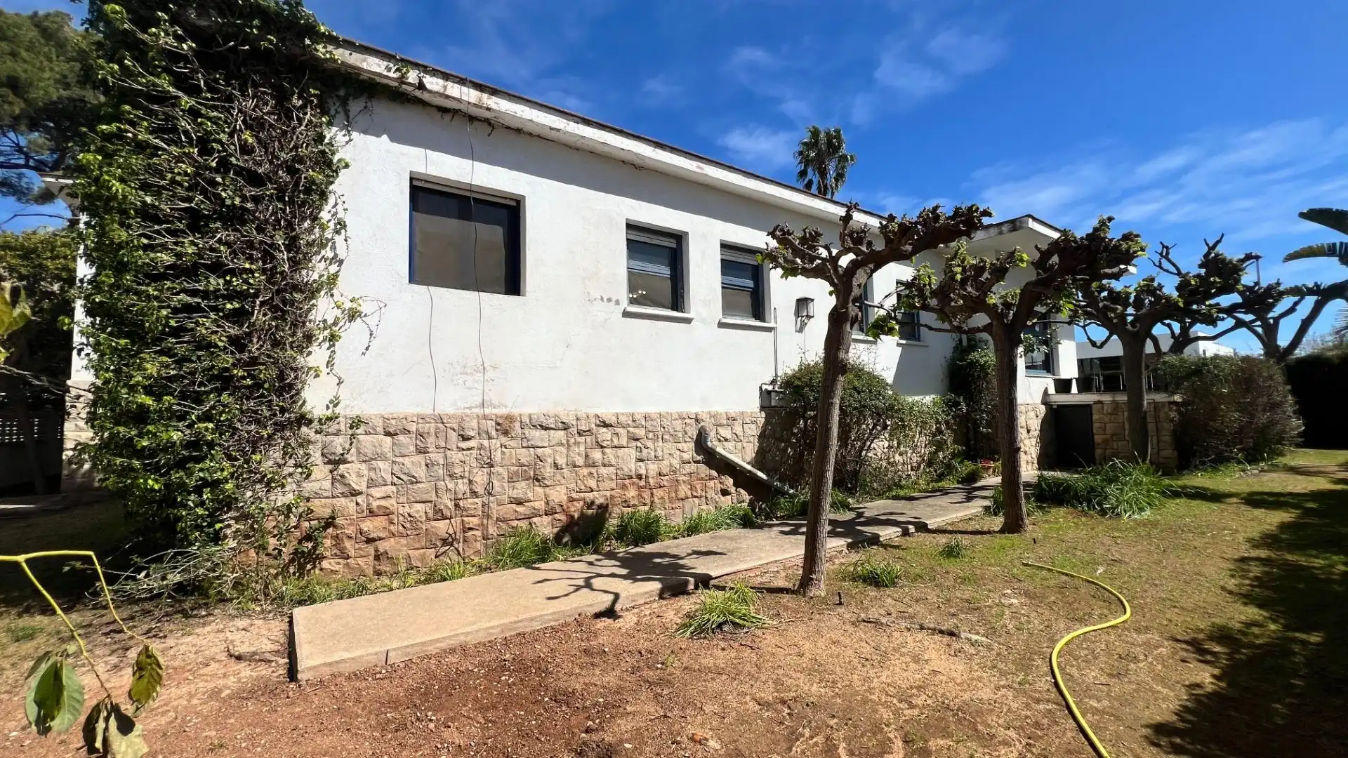 Vista exterior de Casa o xalet en venda en Castellón de la Plana / Castelló de la Plana amb Aire condicionat, Calefacció i Jardí privat