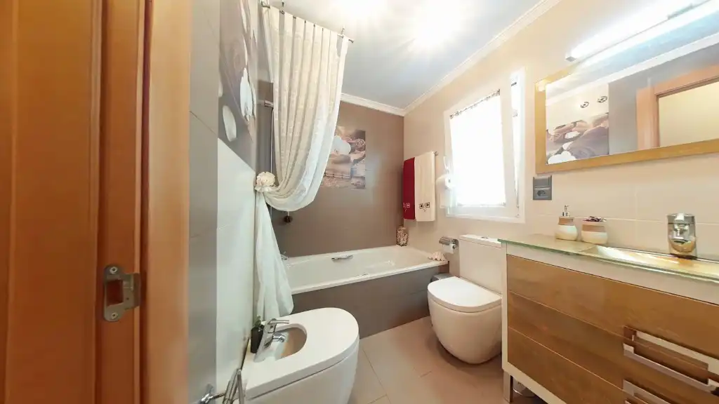 Baño de Ático en venta en Vélez-Málaga con Aire acondicionado, Terraza y Amueblado