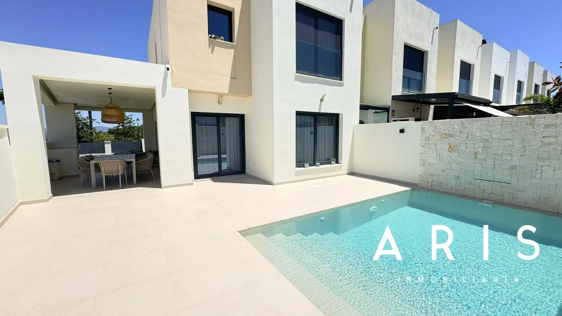 Vista exterior de Casa adosada en venta en Alhaurín de la Torre con Aire acondicionado, Jardín privado y Parquet