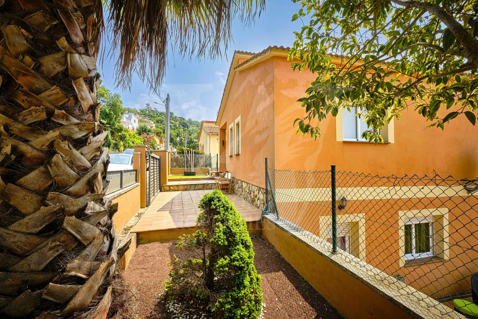 Exterior view of Houses for rent in Aiguaviva Parc