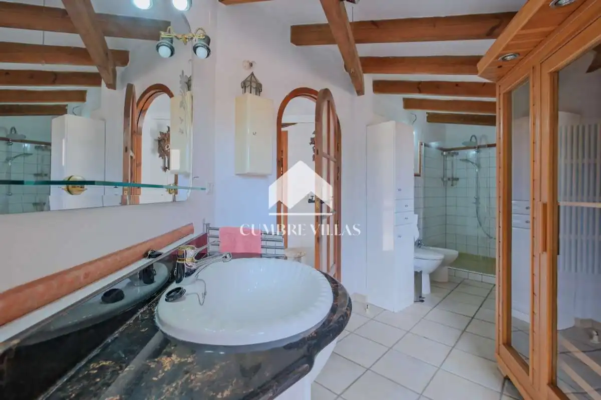 Baño de Finca rústica en venta en Almuñécar con Jardín privado, Terraza y Trastero