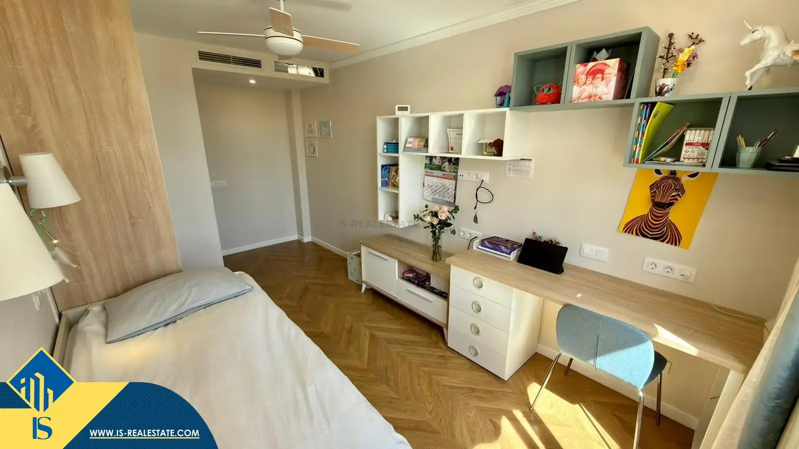 Dormitori de Casa o xalet en venda en Alicante / Alacant amb Terrassa, Moblat i Piscina comunitària
