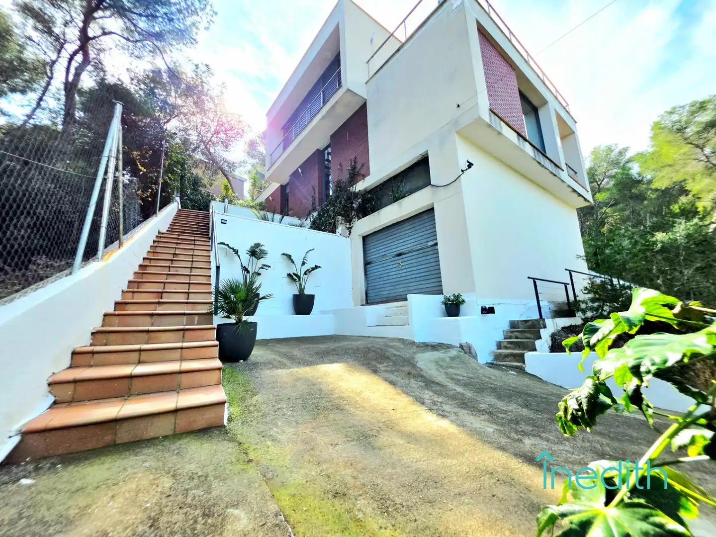 Vista exterior de Casa o xalet en venda en Cubelles amb Calefacció, Jardí privat i Terrassa
