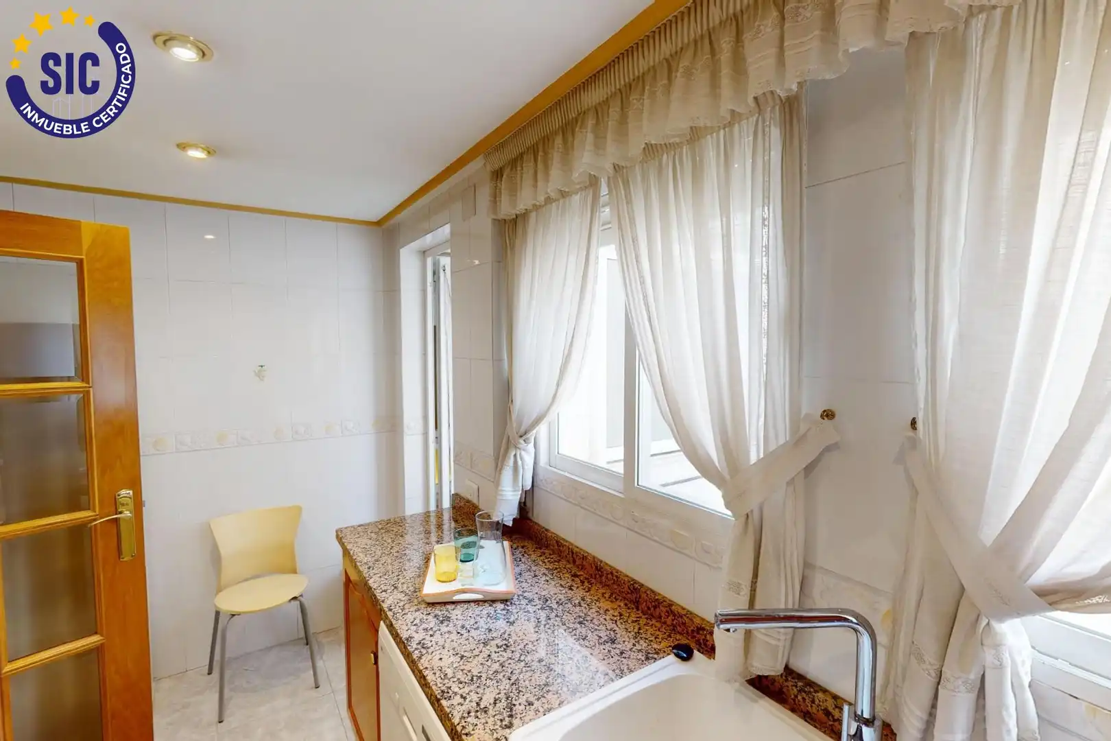 Cocina de Piso en venta en Castellón de la Plana / Castelló de la Plana con Calefacción, Trastero y Amueblado