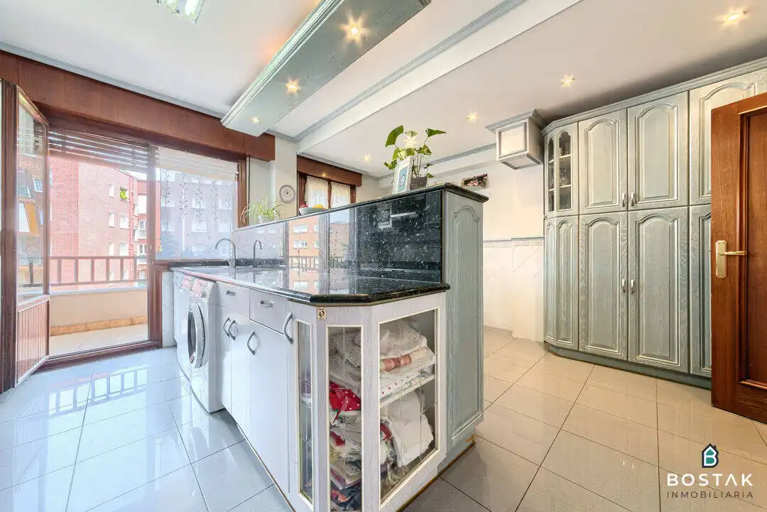 Küche von Wohnung zum Verkauf in Bilbao  mit Heizung, Terrasse und Möbliert