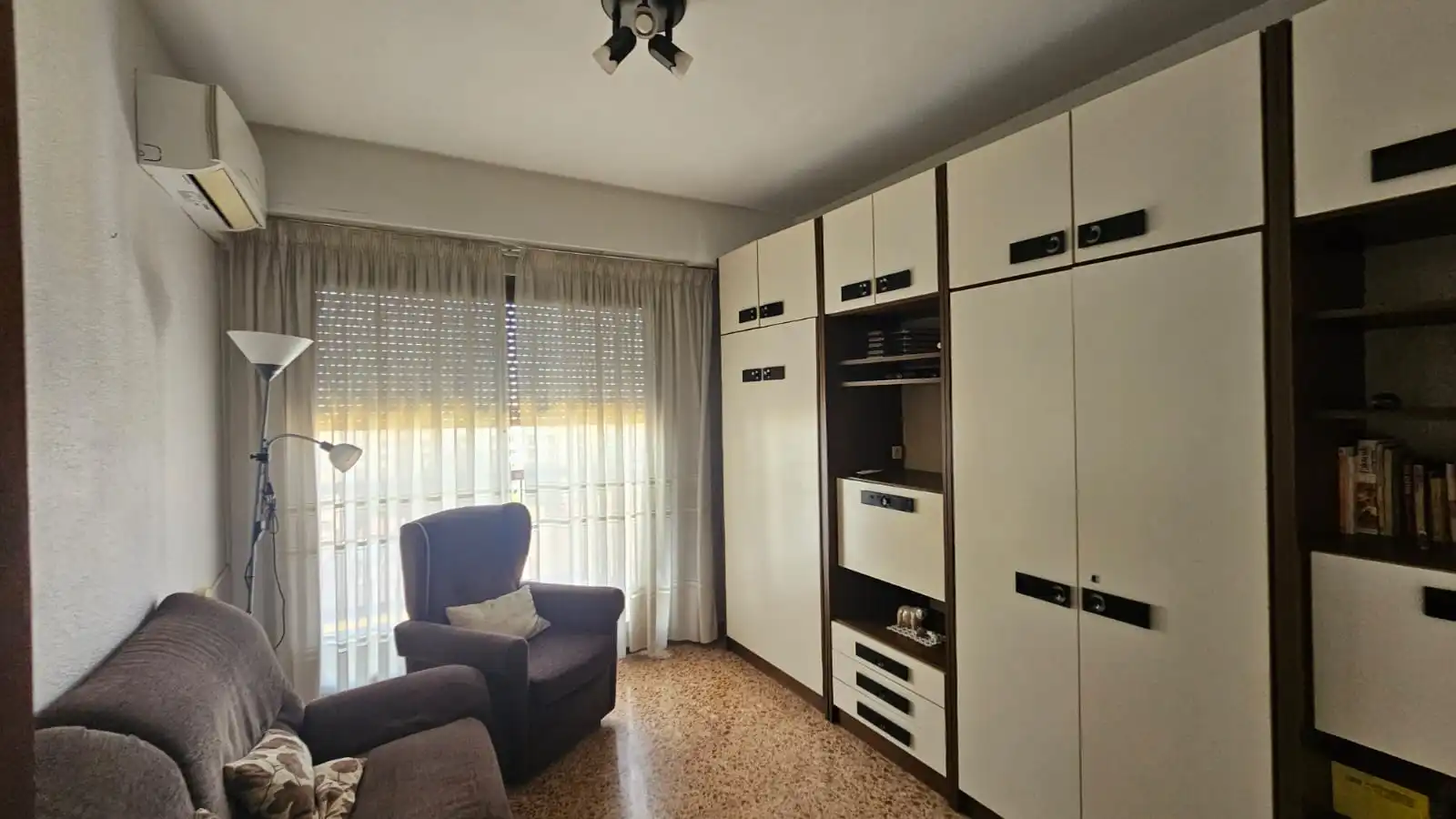 Living room of Flat for sale in Valencia  with Air Conditioner, Heating and Balcony