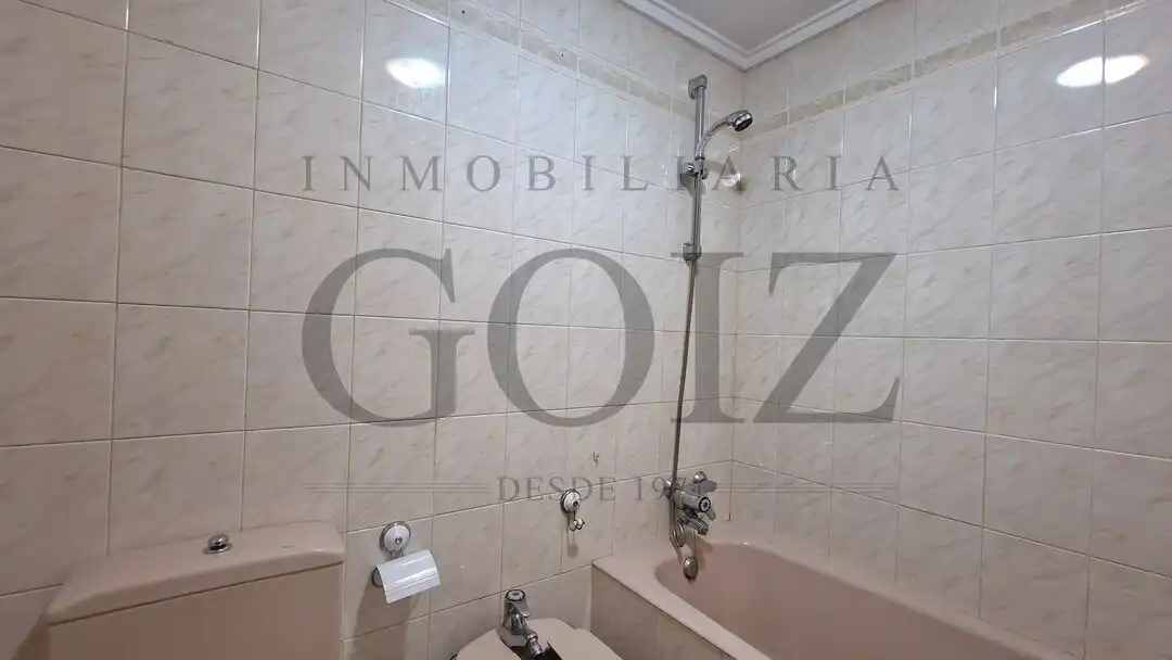 Baño de Piso en venta en Donostia - San Sebastián  con Calefacción y Balcón