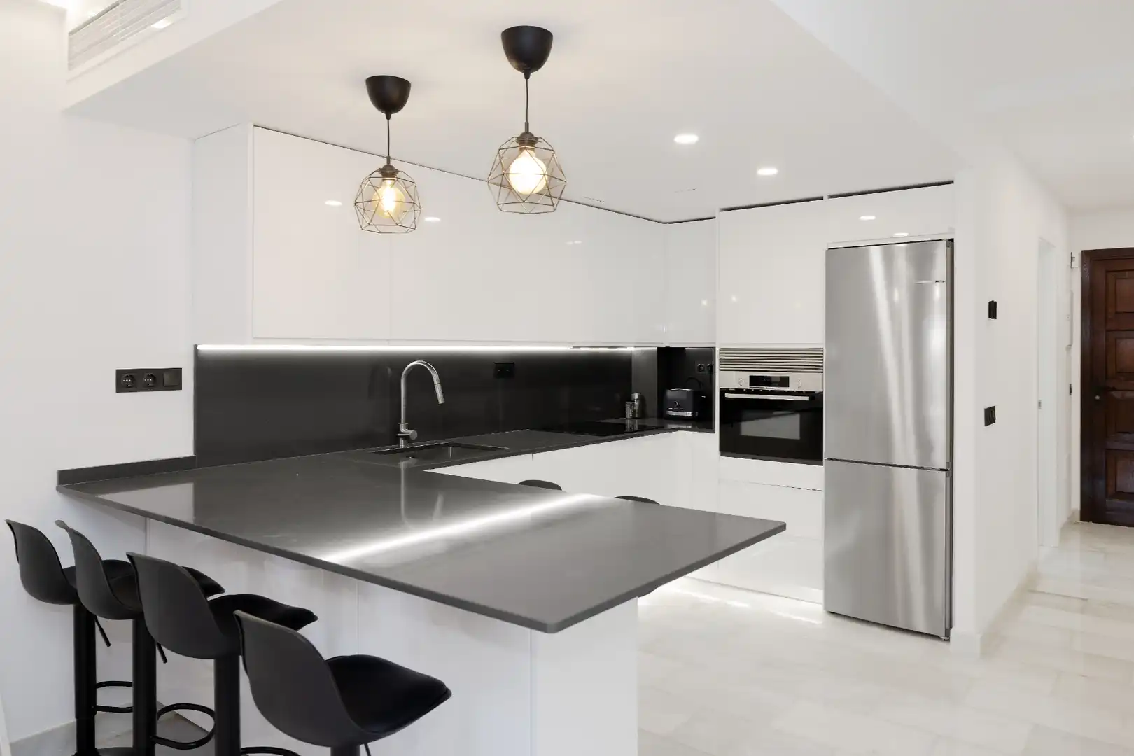 Kitchen of Ground floor for sale in Marbella  with Air Conditioner, Terrace and Community pool
