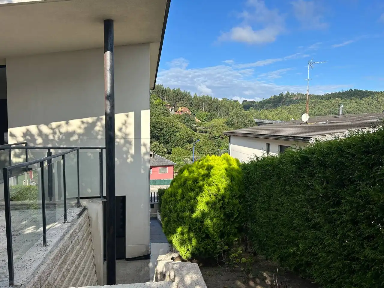 Vista exterior de Casa o chalet en venta en Culleredo con Calefacción, Jardín privado y Parquet