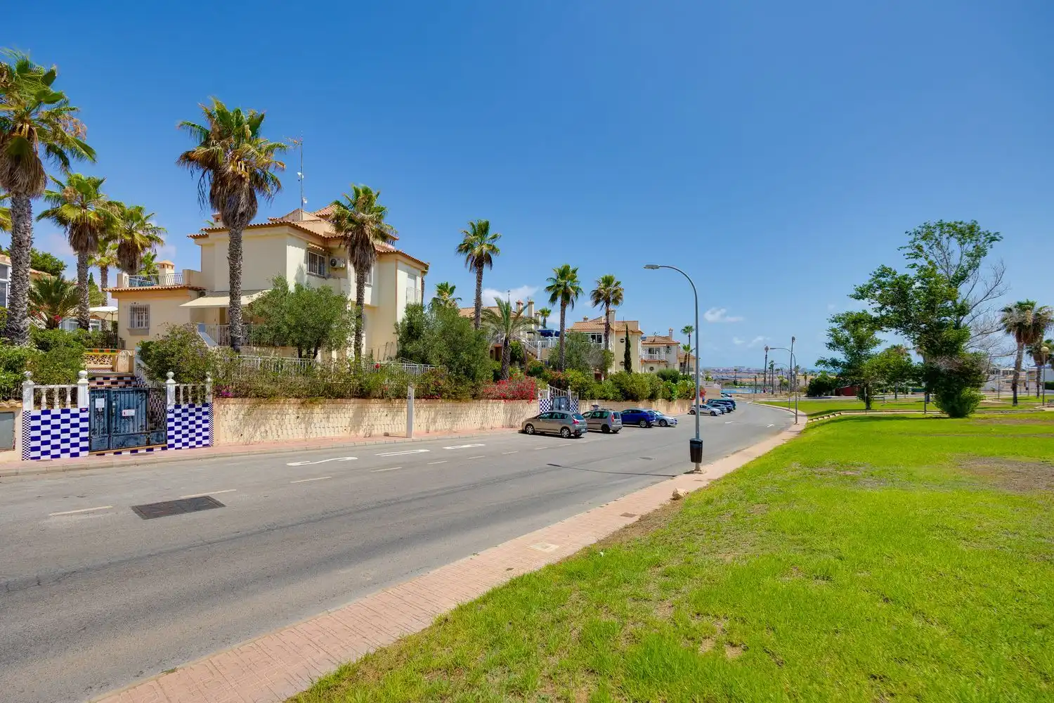 Vista exterior de Estudi en venda en Torrevieja amb Aire condicionat, Terrassa i Traster