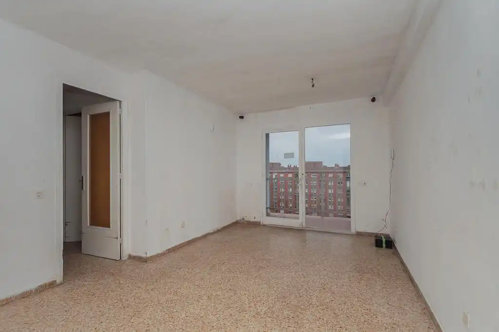 Flat with lift for sale in C/ Riu Llobregat, imagen 2