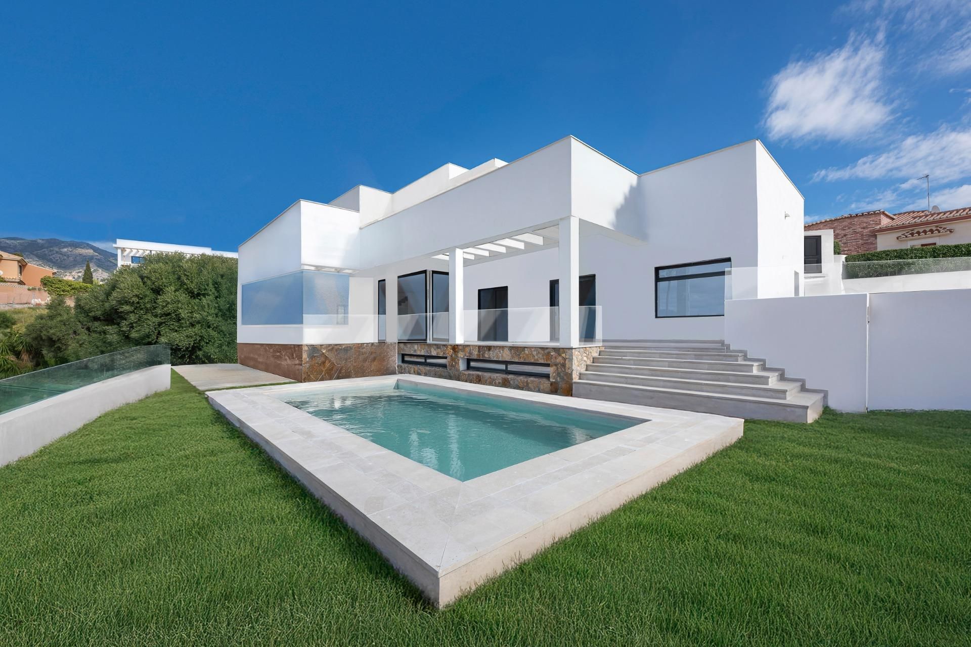 Vista exterior de Casa o xalet en venda en Mijas amb Aire condicionat, Calefacció i Jardí privat