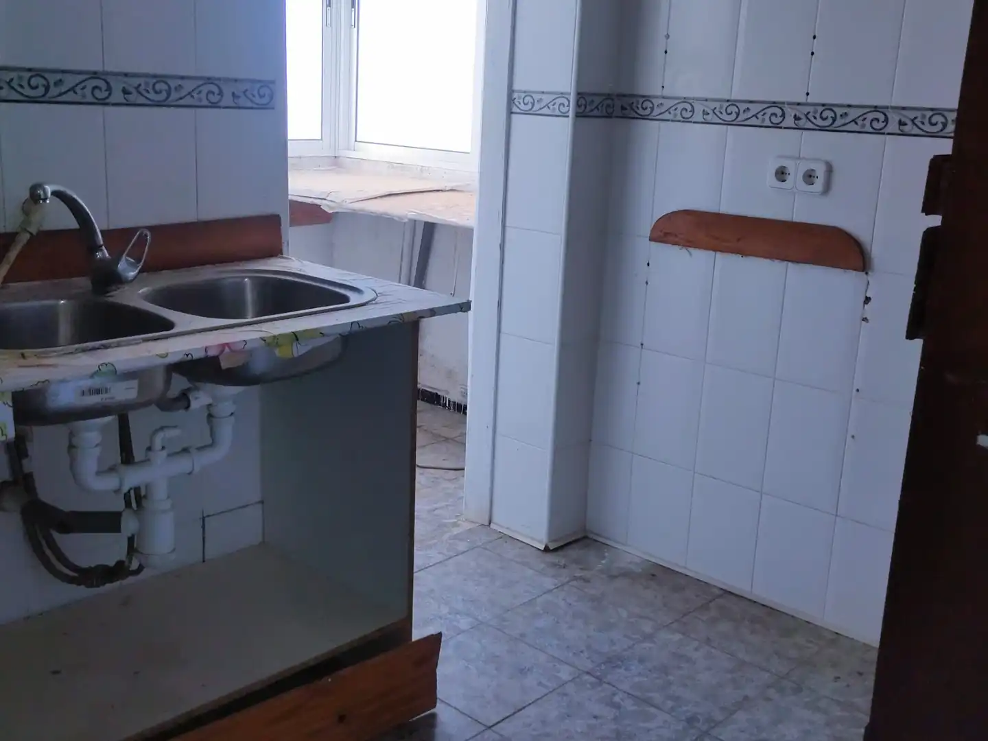 Kitchen of Flat for sale in Gines  with Balcony
