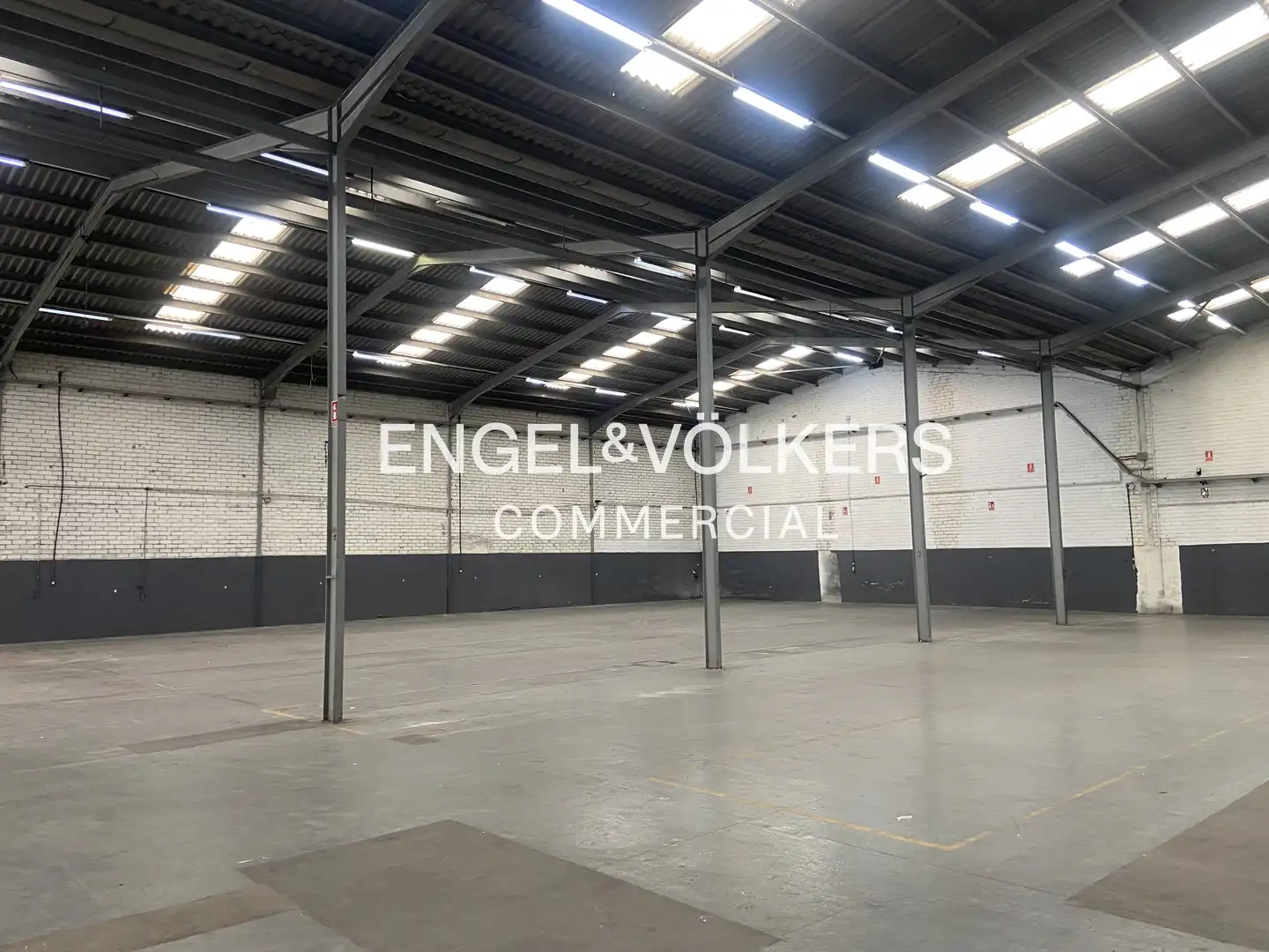 Industrial building to rent in Sant Joan - TV3