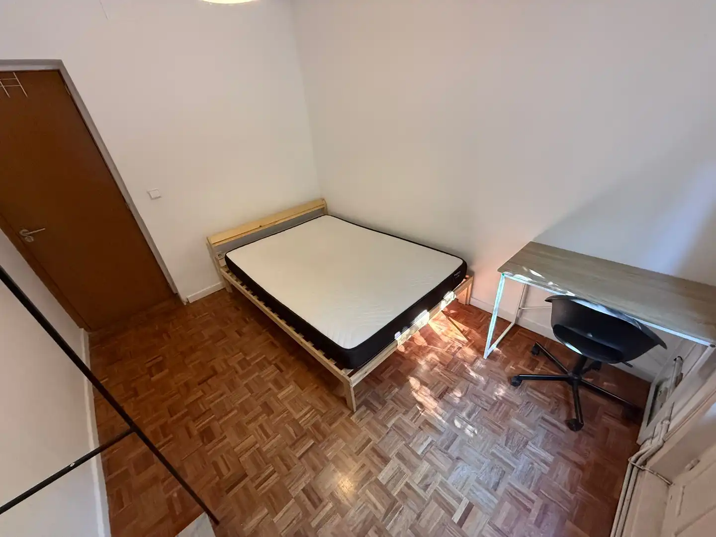 Habitación de Piso para compartir en Madrid con Amueblado, Horno y Lavadora