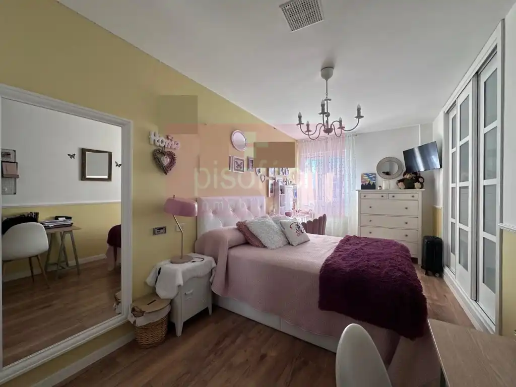 Bedroom of Flat for sale in Lugo